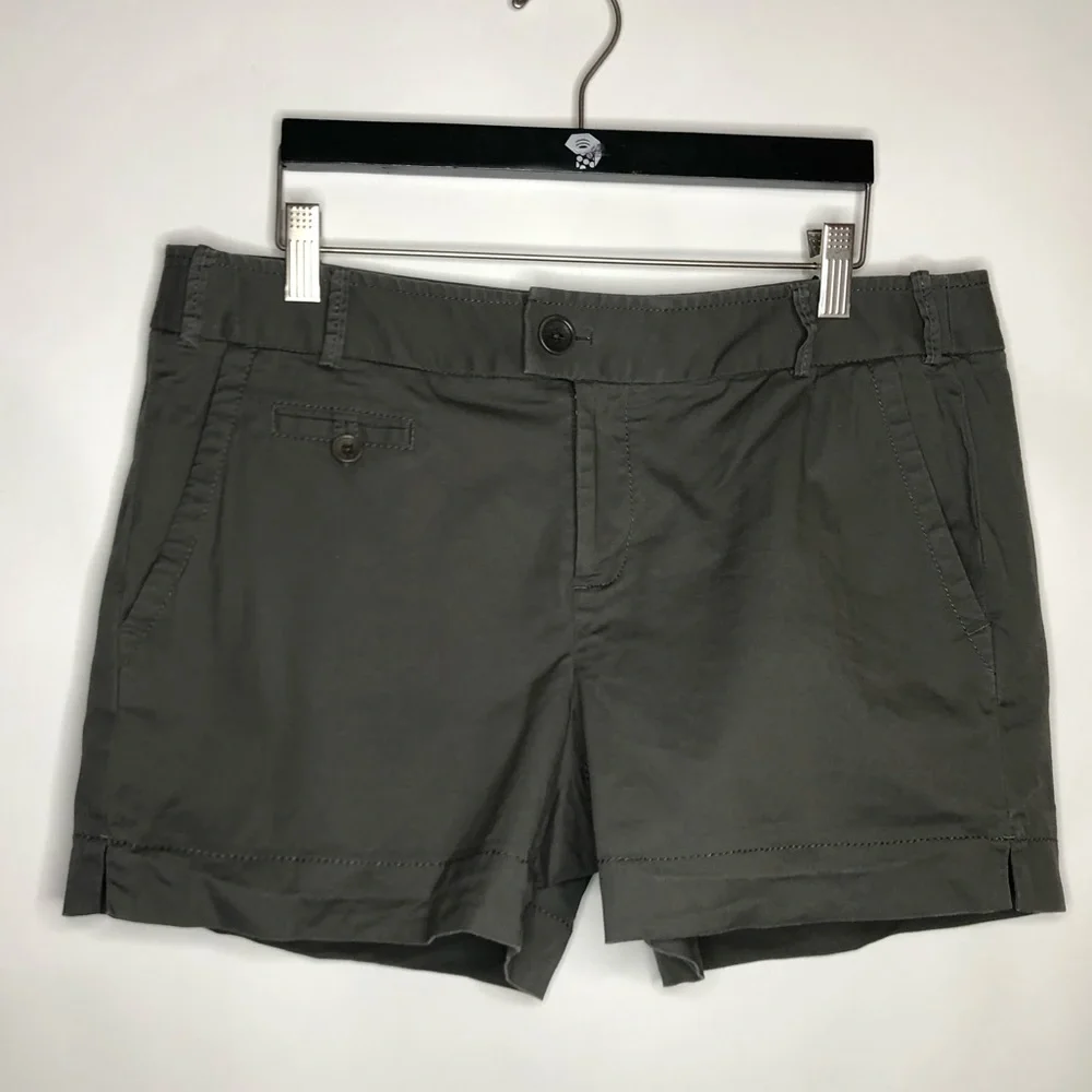 BANANA REPUBLIC women olive green Martin 4” shorts